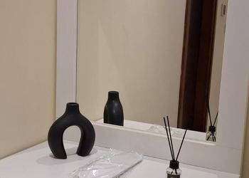 شقة بصالة مريحة وغرفتين نوم 