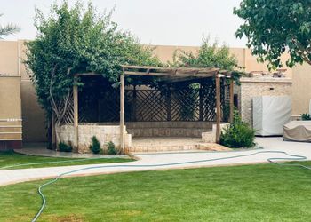 استراحة بمسطح اخضر والعاب اطفال
