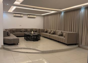 شاليه بمسطح اخضر وجلسة خارجية 