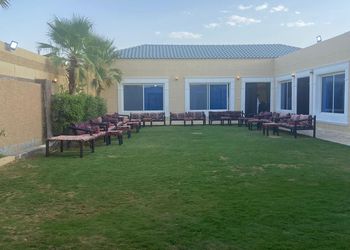 شاليه بمسطح اخضر
