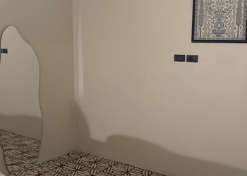 شقة بغرفة معيشة وغرفة نوم 