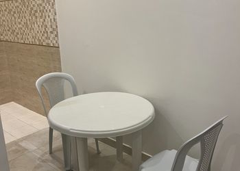 شقة بغرفة نوم وصالة ومطبخ 