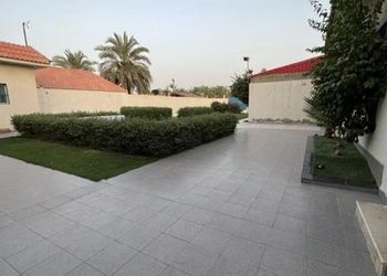  استراحة بمسطح اخضر وجلسة 