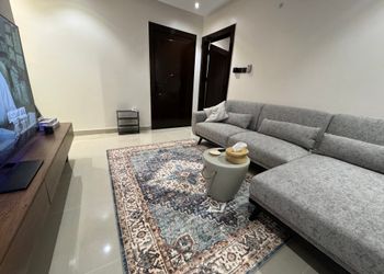 شقة بتصميم هادئ ودخول ذاتي