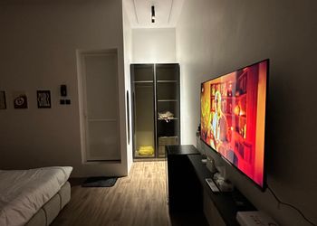 استديو هادئ بسرير ماستر