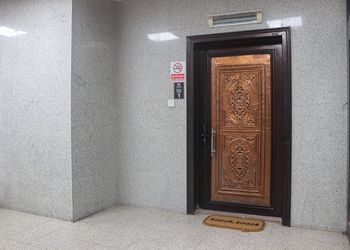 استديو مودرن مع جلسه