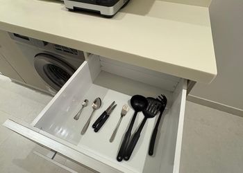 استديو بسرير ماستر وجلسة جانبية