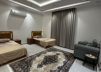 شقة بثلاث غرف نوم وصالة