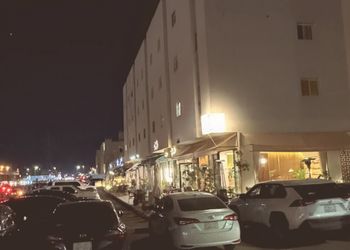 شقة بصالة مريحة وغرفة نوم 