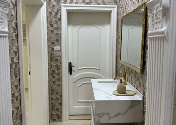 شقة بثلاثة غرف نوم و صالة