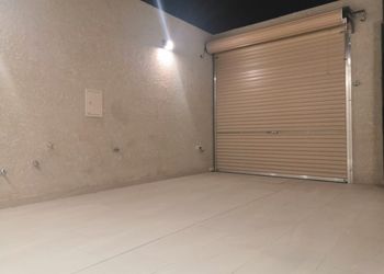 شاليه بصالة مطلة على المسبح 