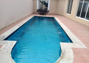شالية بصاله تطل على المسبح