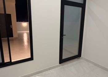 استديو بسريرين مفردة و أثاث مريح