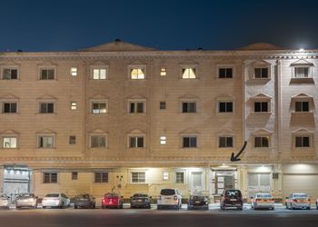 استديو بأثاث مريح وبسيط 