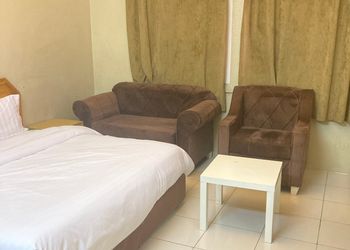 استديو بسرير ماستر وأثاث مريح 
