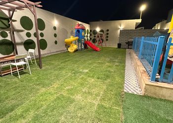 شاليه بألعاب مائية وجلسة 