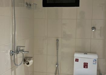 شقة بغرفة معيشة وغرفة نوم