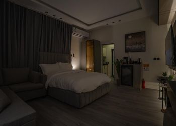 استديو بسرير ماستر وجلسة جانبية 