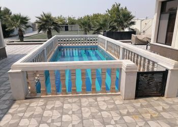 شاليه بمسبح خارجي ومجالس واسعة 