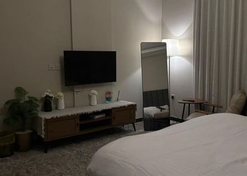 استديو بسرير ماستر وأثاث مريح 