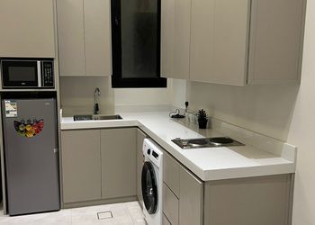 شقة بصالة أنيقة ودخول ذاتي