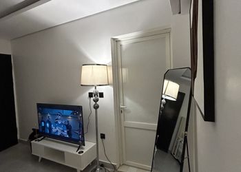 استديو بسرير ماستر وجلسة جانبية 