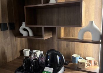استديو بأثاث مريح وبسيط 