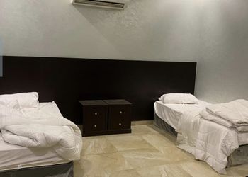 دور واسع بصالة واربع غرف نوم 