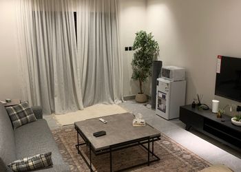 استديو بسرير ماستر وجلسة جانبية 