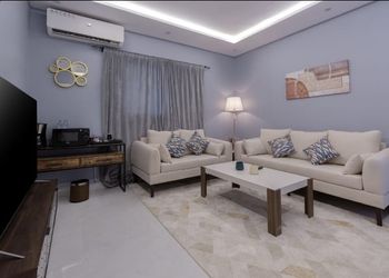 شقة بغرفة معيشة وغرفة نوم 
