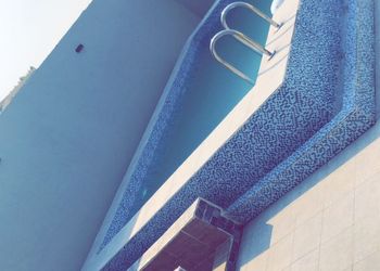 شاليه بتصميم كوخ ومسبح 