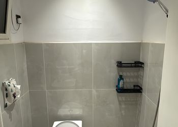استديو بسرير ماستر وجلسة جانبية 