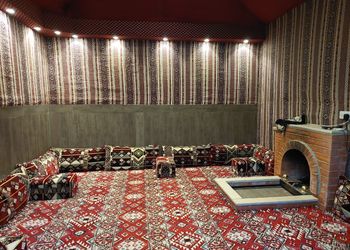 شاليه بمسطح اخضر ومسبح 