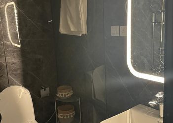 استديو بسرير ماستر وجلسة جانبية 