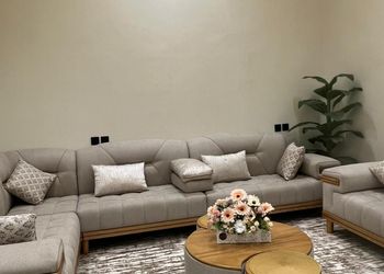 شقة بصالة مريحة وغرفتين نوم 