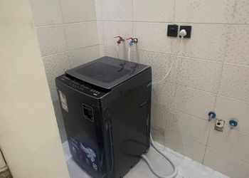 شقة بغرفة جلوس وغرفتين نوم 