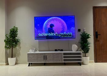 شقة بغرفة معيشة وغرفة نوم 
