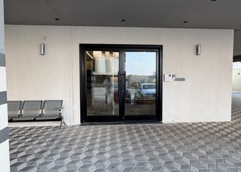 شقة بغرفة معيشة وغرفة نوم 