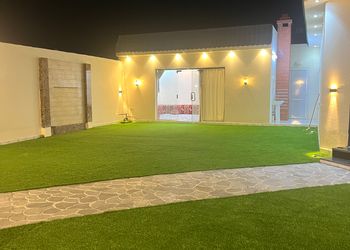 شاليه بألعاب مائية ومسطح اخضر