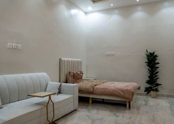 استديو بسرير مفرد وجلسة جانبية 
