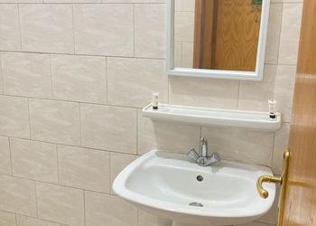 استديو بسرير ماستر وأثاث مريح 