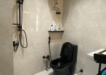 شقة بصالة أنيقة ودخول ذاتي
