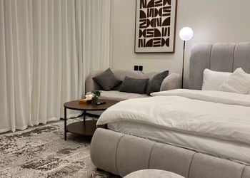 استديو بأثاث مريح وبسيط 22