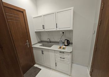 استديو بسرير ماستر 