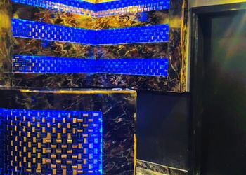 شاليه بجلسة خارجية ومسبح داخلي