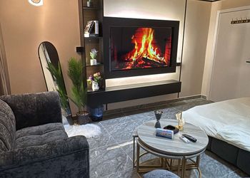 استديو بأثاث مريح وبسيط 