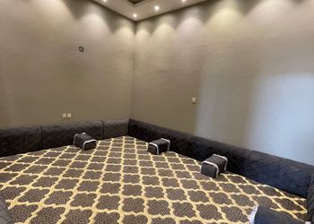 شالية بمجلس مطل على الفناء الخارجي 