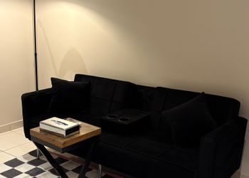 استديو بأثاث مريح وبسيط