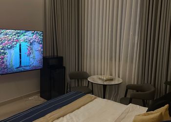 استديو بسرير ماستر وجلسه جانبيه