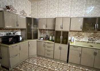شقة بغرف نوم وصالة ومجلس 